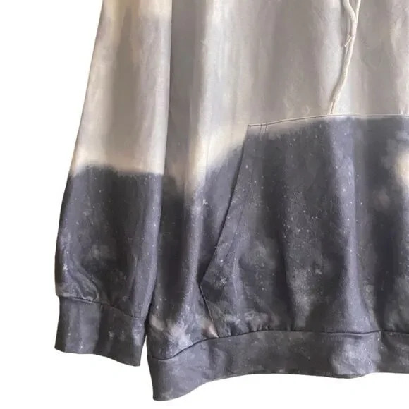 Long Sleeve Blue/White Tie Dye Hoodie. Size X-Large. - Picture 5 of 7